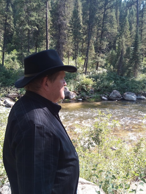 A close up of a popular mid-lane champion standing near the mid-lane river. The image also demonstrates other well played characters standing around the river, and approaching the popular mid-lane character.