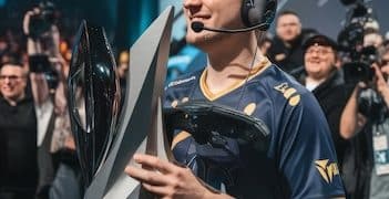 Esports Tournament Travel Expenses: Budgeting Tips for US Competitors - Cover Image