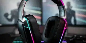 Cuffie gaming di ultima generazione con illuminazione LED e design ergonomico, simbolo dell'audio spaziale immersivo.