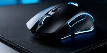 Mouse gaming wireless nero e blu con illuminazione RGB su tappetino ad alte prestazioni, simbolo di tecnologia avanzata e precisione.