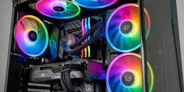 Interno di un case PC con ventole RGB da 120mm e 140mm in funzione, illuminando i componenti con luce sincronizzata.